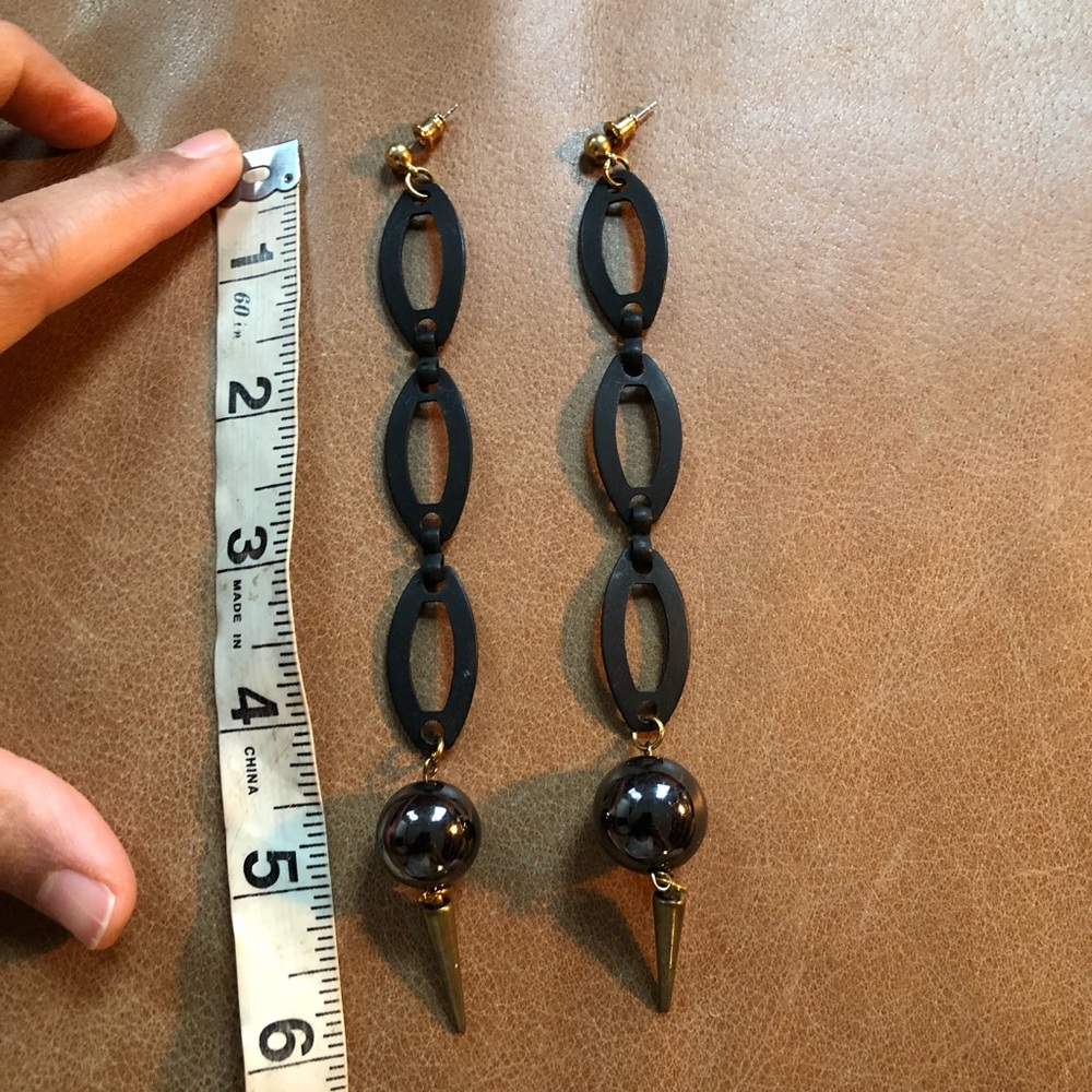 Black and gold spike earrings - Picture 4 of 5